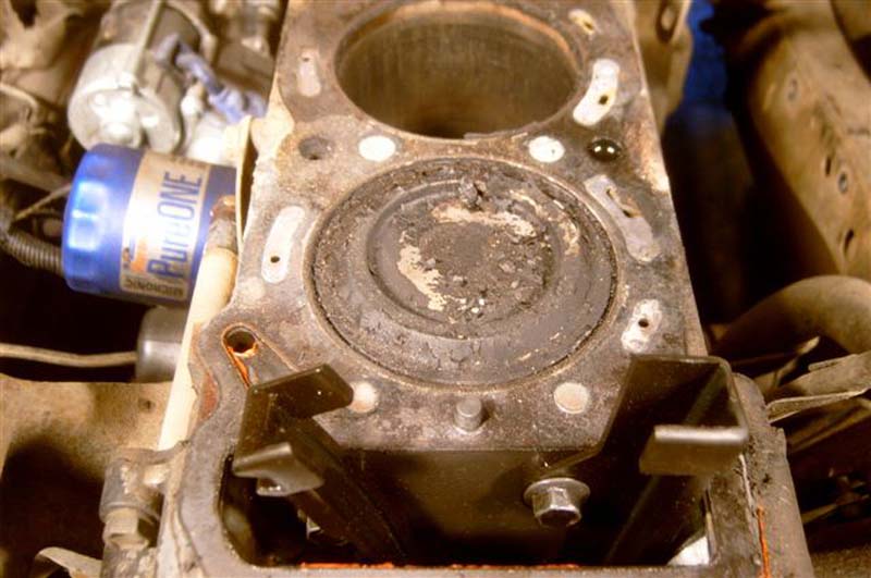 piston tops and cylinder walls (1)